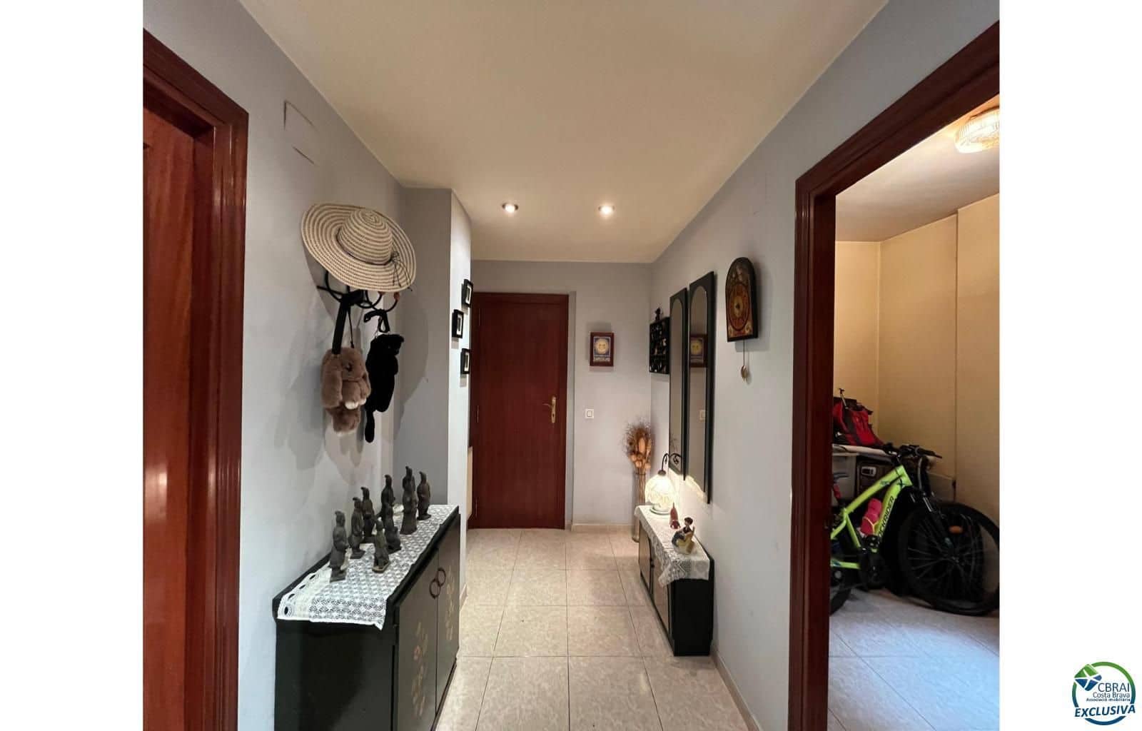 Piso de 4 habitaciones en Figueres en venta con garaje - 275.000 € (Ref: 9210414)