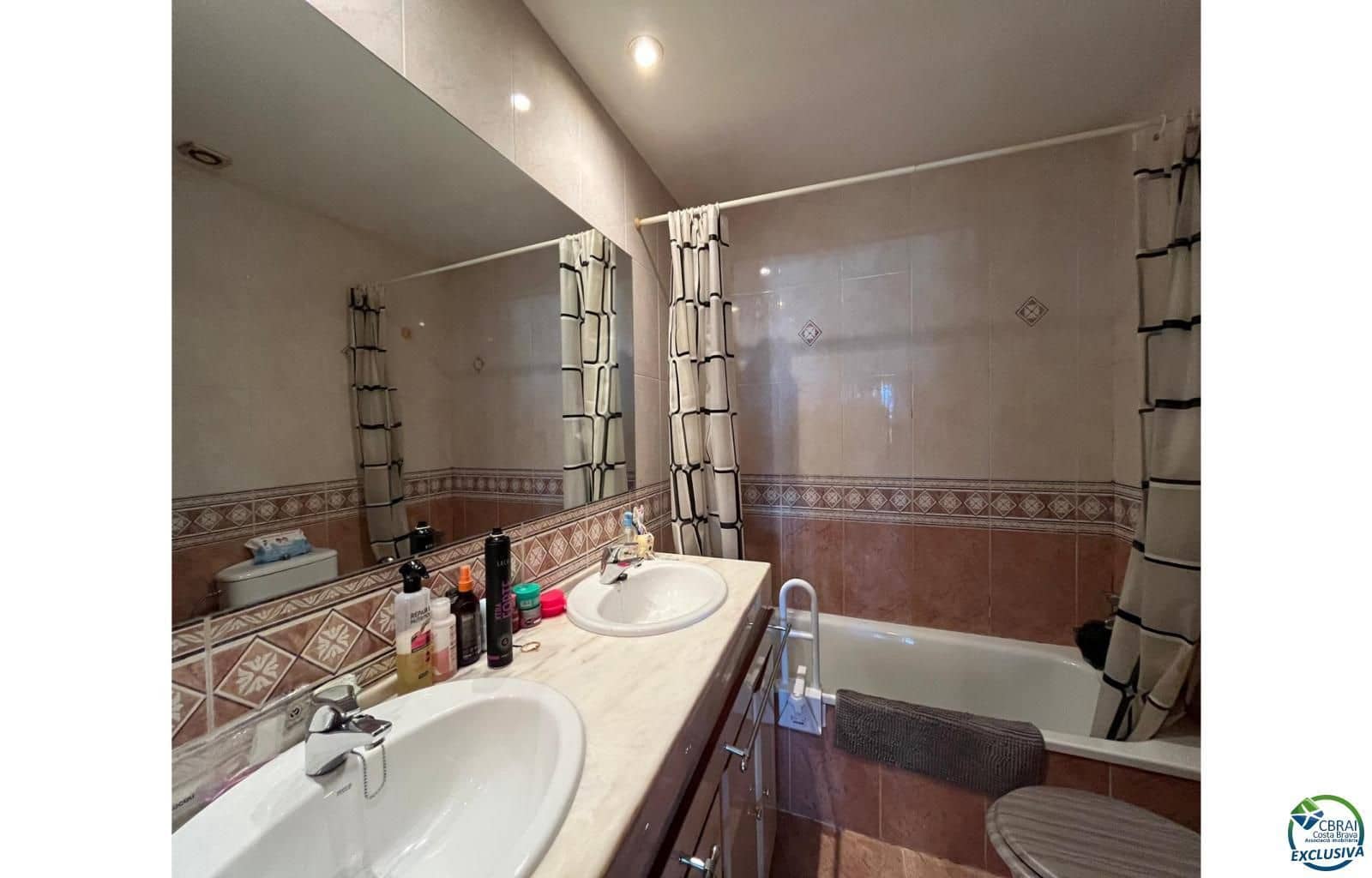 Piso de 4 habitaciones en Figueres en venta con garaje - 275.000 € (Ref: 9210414)