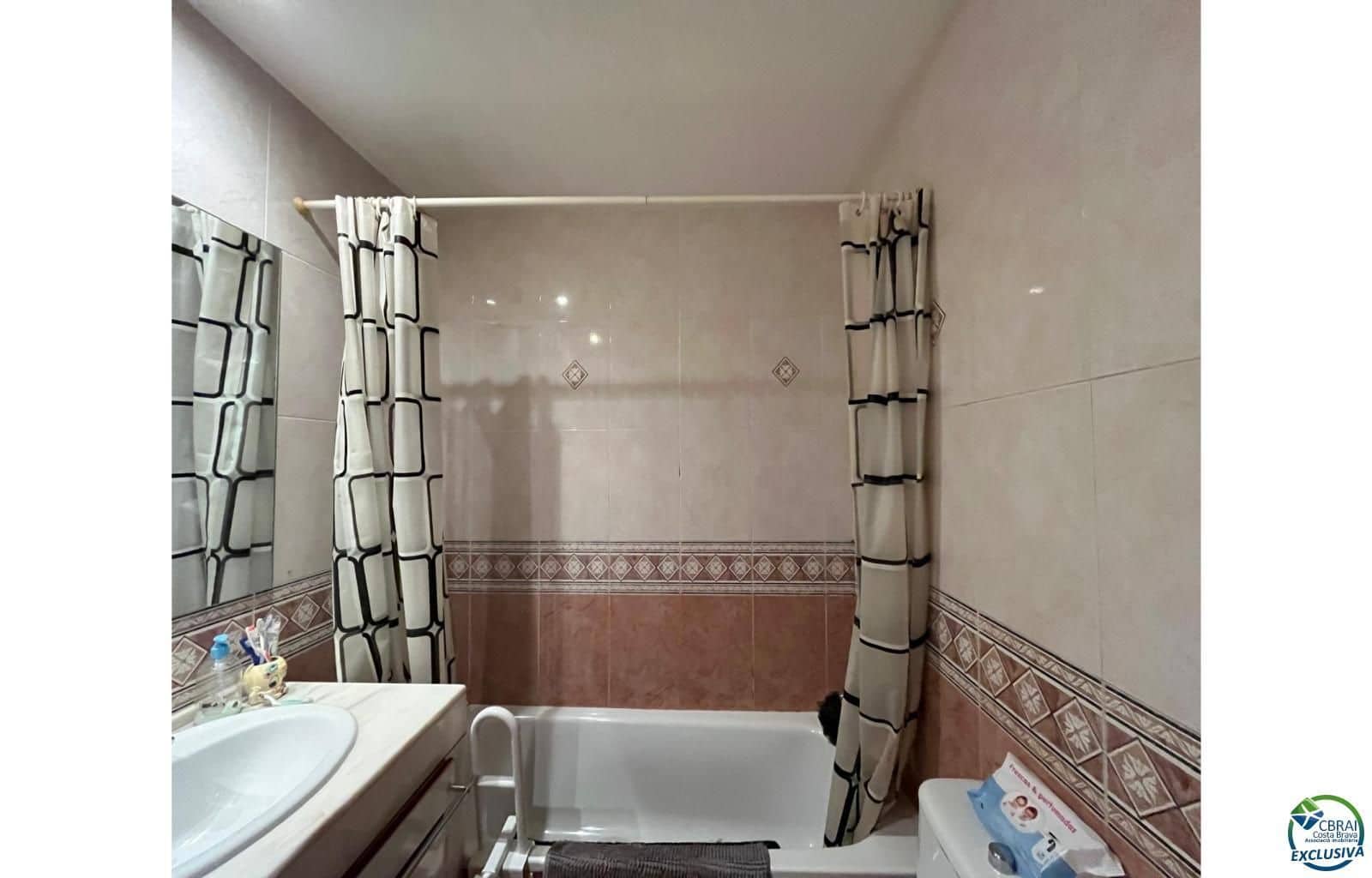 Piso de 4 habitaciones en Figueres en venta con garaje - 275.000 € (Ref: 9210414)