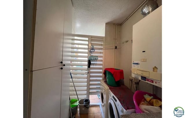 Piso de 4 habitaciones en Figueres en venta con garaje - 275.000 € (Ref: 9210414)