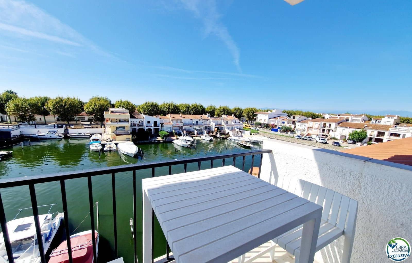 2 soveværelse Lejlighed til salg i Empuriabrava med garage - € 299.000 (Ref: 9216054)