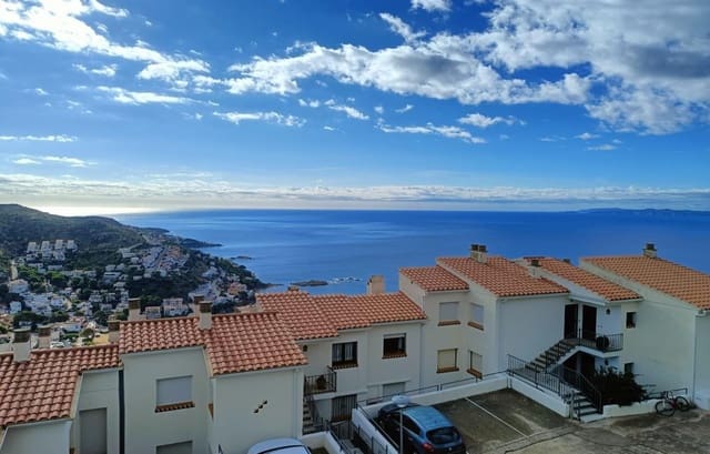2 bedroom Flat for sale in Roses with garage - € 295,000 (Ref: 9267650)