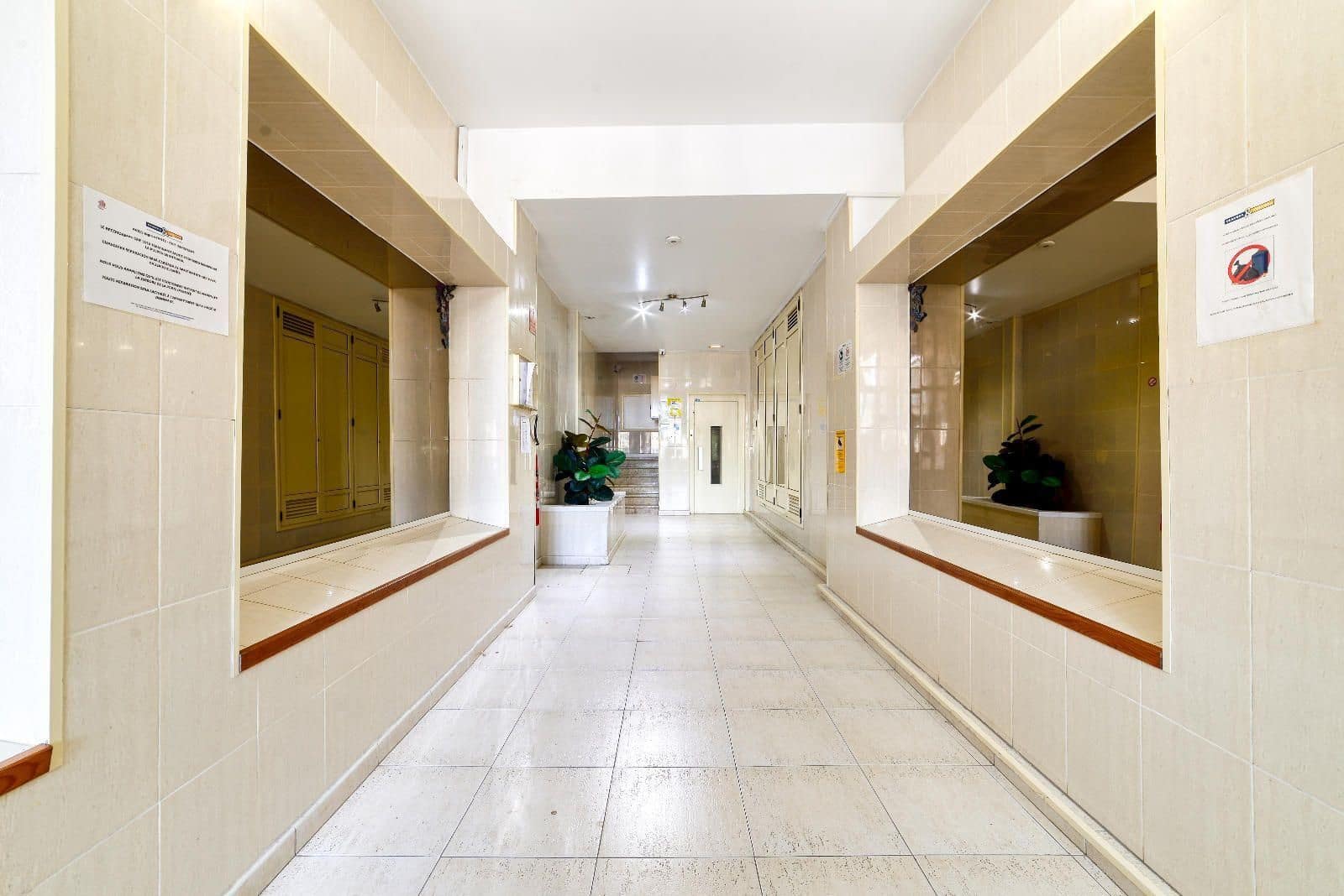 Flat for sale in Empuriabrava - € 99,500 (Ref: 9272980)