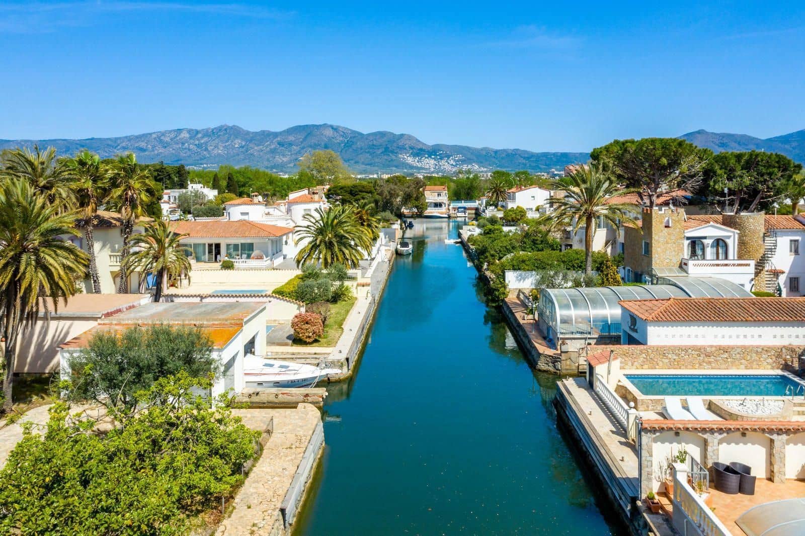 Flat for sale in Empuriabrava - € 99,500 (Ref: 9272980)