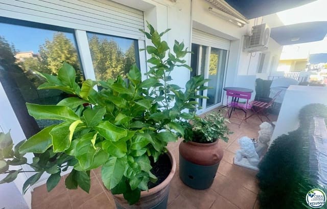 2 bedroom Flat for sale in Empuriabrava, Castelló d'Empúries - € 182,000 (Ref: 9279686)