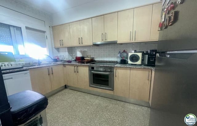 2 bedroom Flat for sale in Empuriabrava, Castelló d'Empúries - € 182,000 (Ref: 9279686)