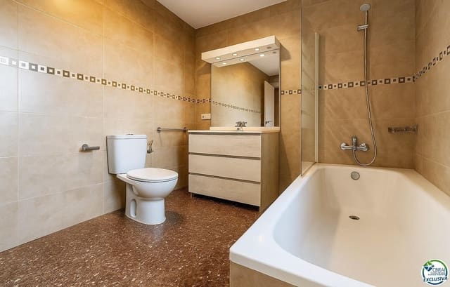 4 bedroom Villa for sale in Torroella de Montgrí with garage - € 275,000 (Ref: 9292408)