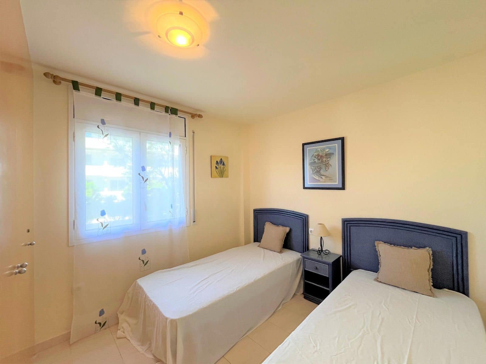 2 bedroom Flat for sale in Roses with garage - € 184,000 (Ref: 9302029)