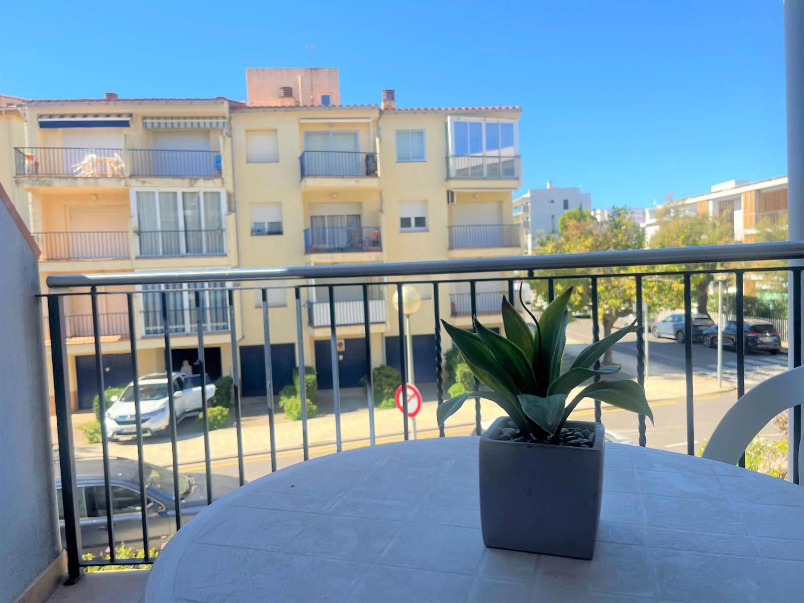 2 bedroom Flat for sale in Roses with garage - € 184,000 (Ref: 9302029)