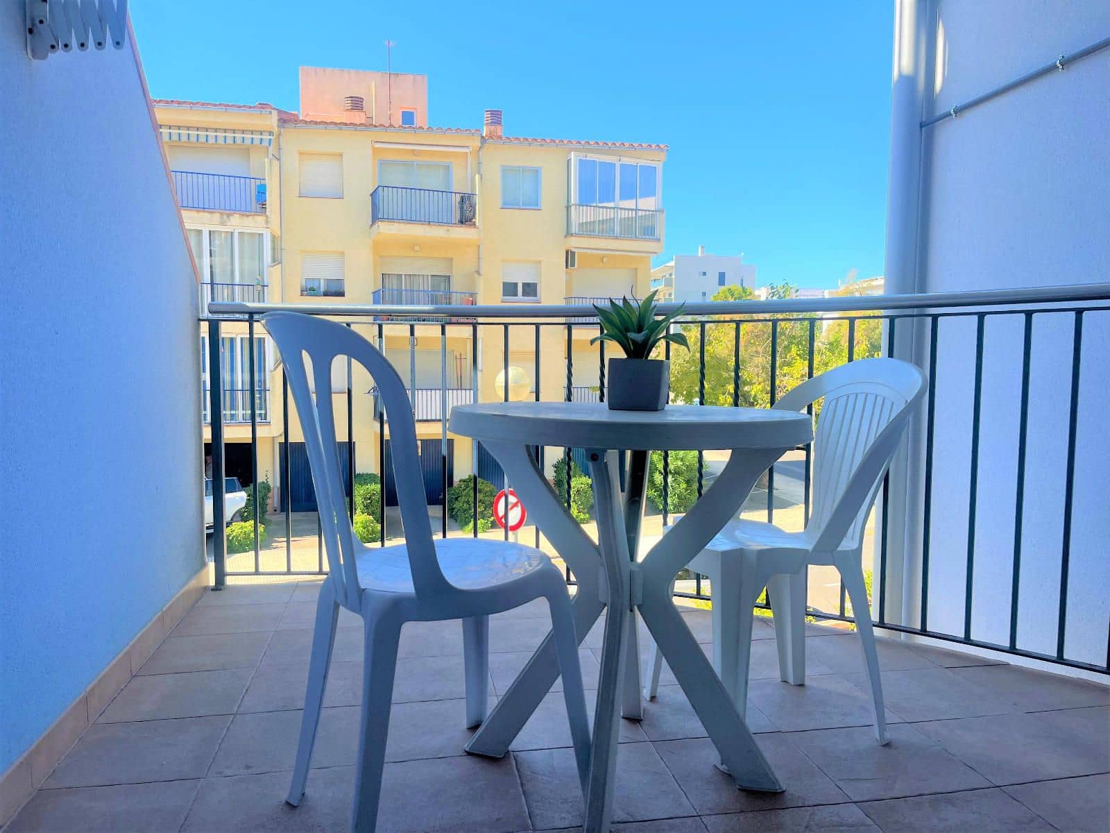 2 bedroom Flat for sale in Roses with garage - € 184,000 (Ref: 9302029)
