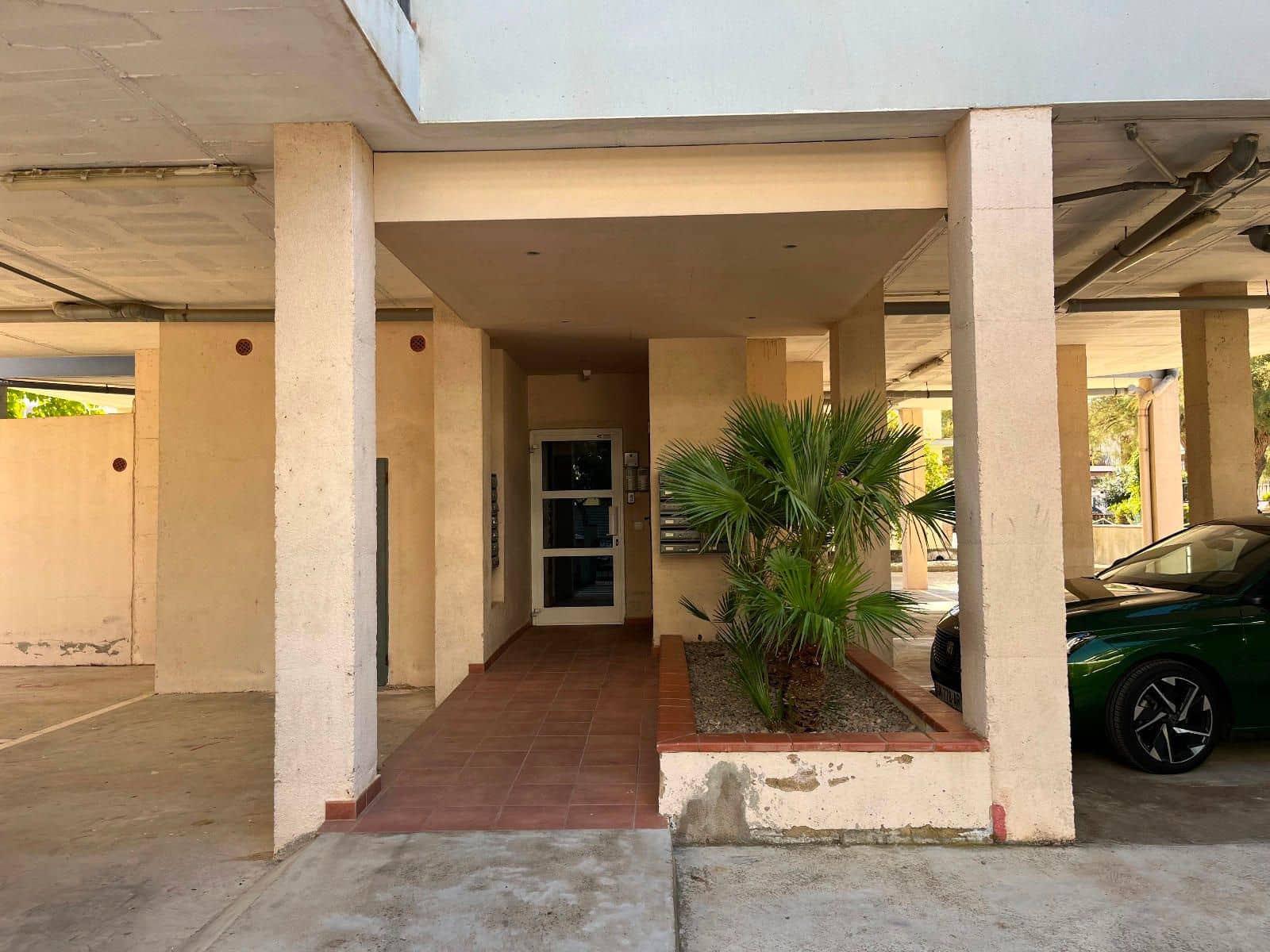 2 bedroom Flat for sale in Roses with garage - € 184,000 (Ref: 9302029)