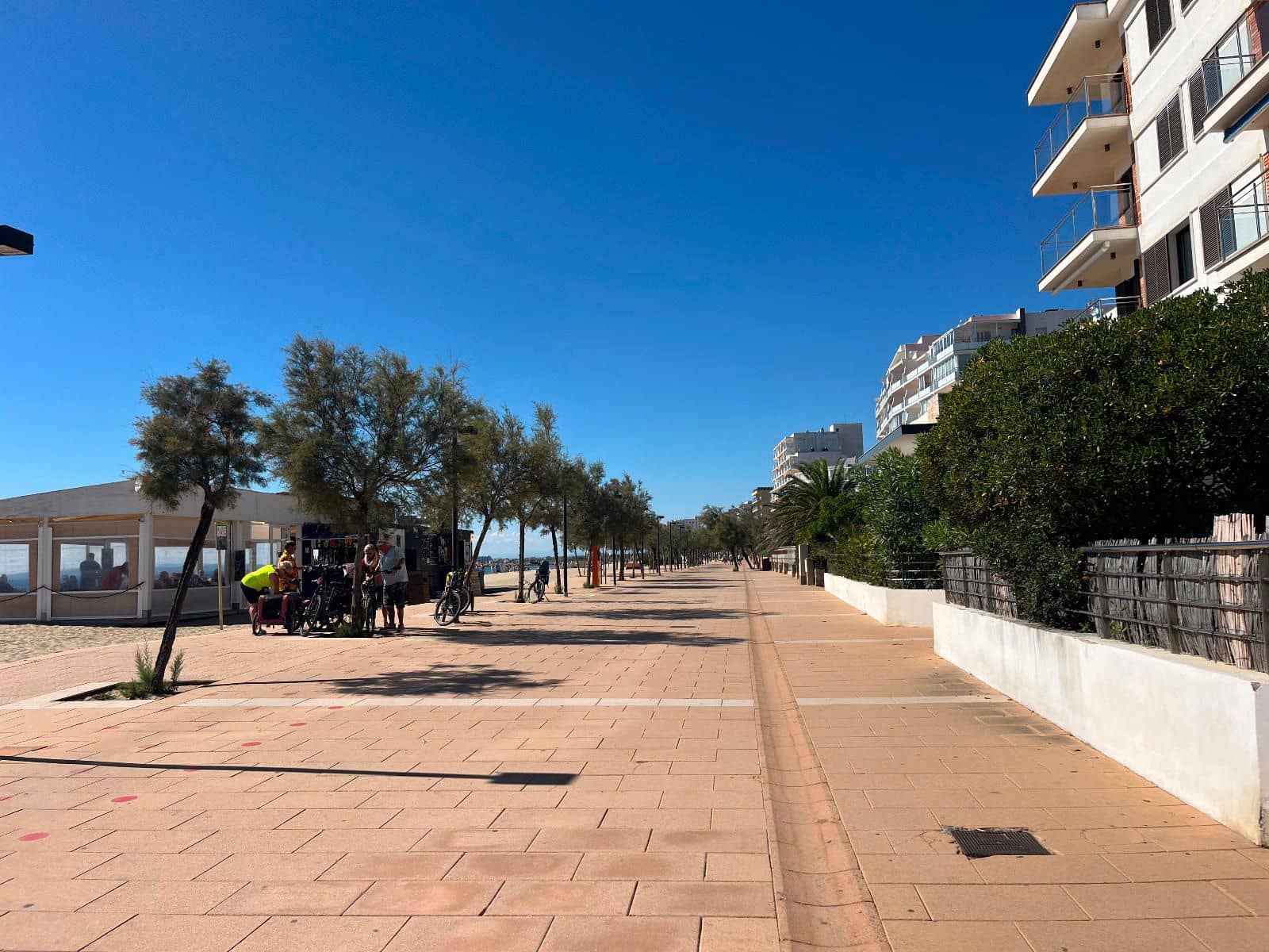 2 bedroom Flat for sale in Roses with garage - € 184,000 (Ref: 9302029)