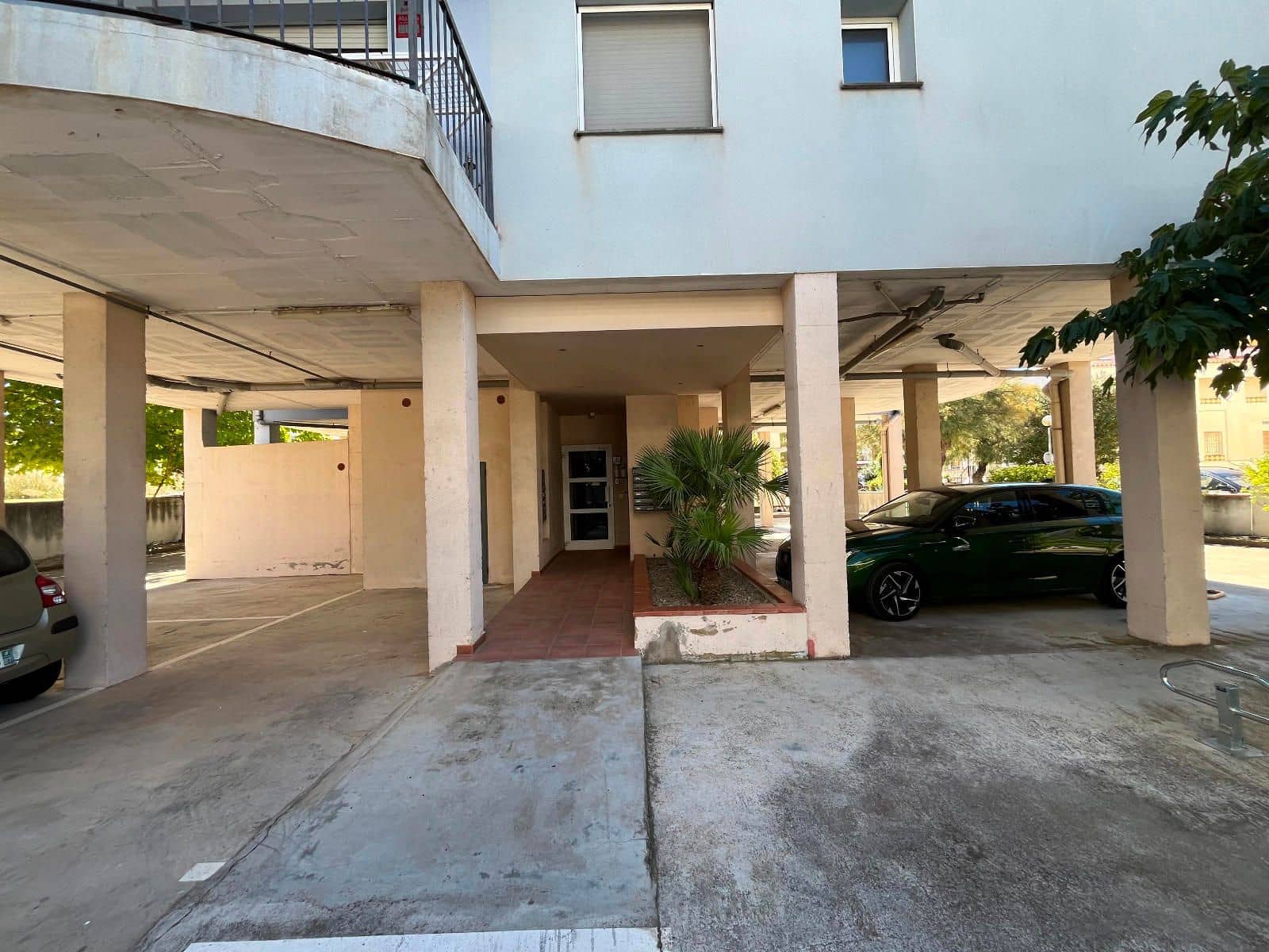 2 bedroom Flat for sale in Roses with garage - € 184,000 (Ref: 9302029)