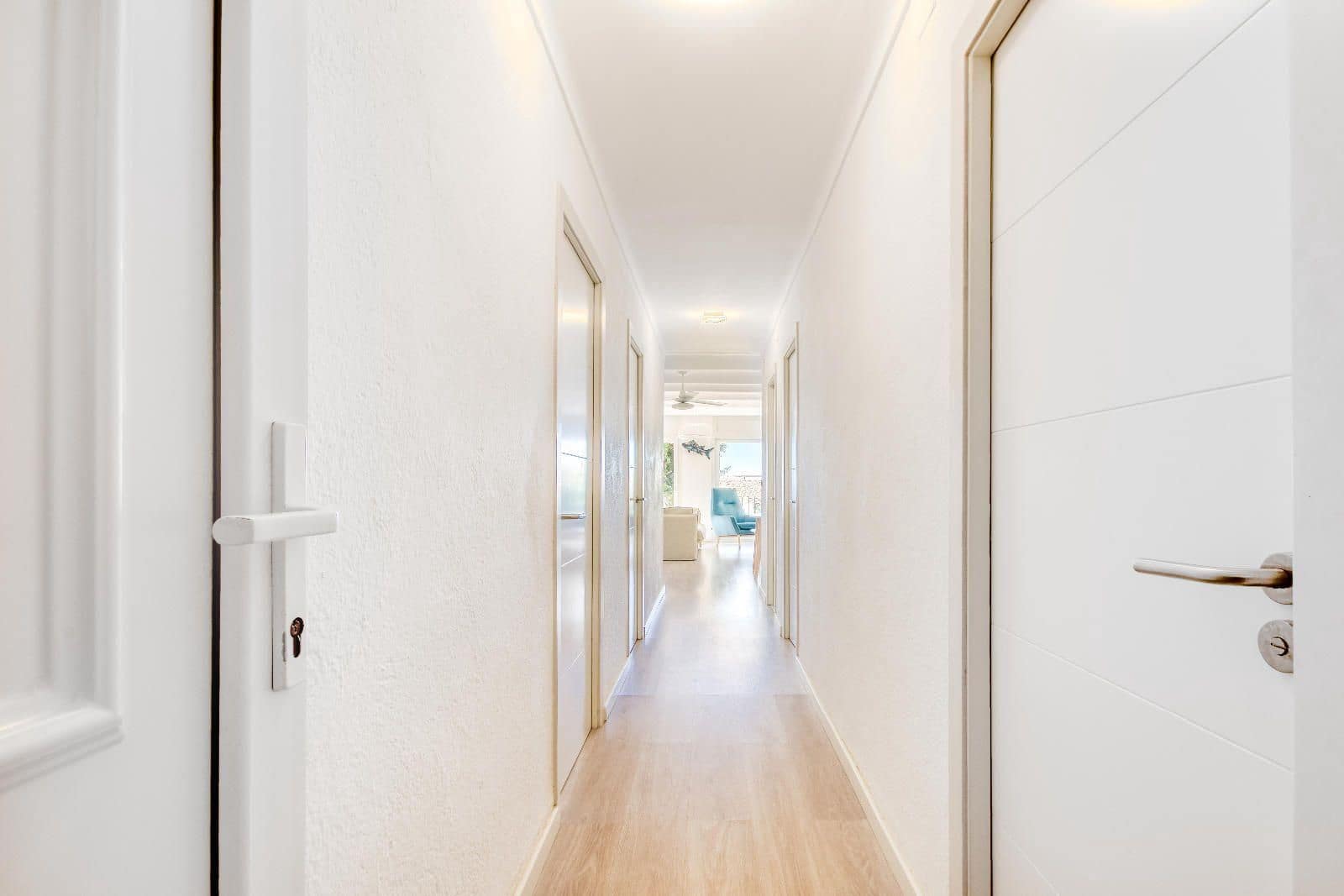 2 bedroom Flat for sale in Roses with garage - € 239,000 (Ref: 9311417)