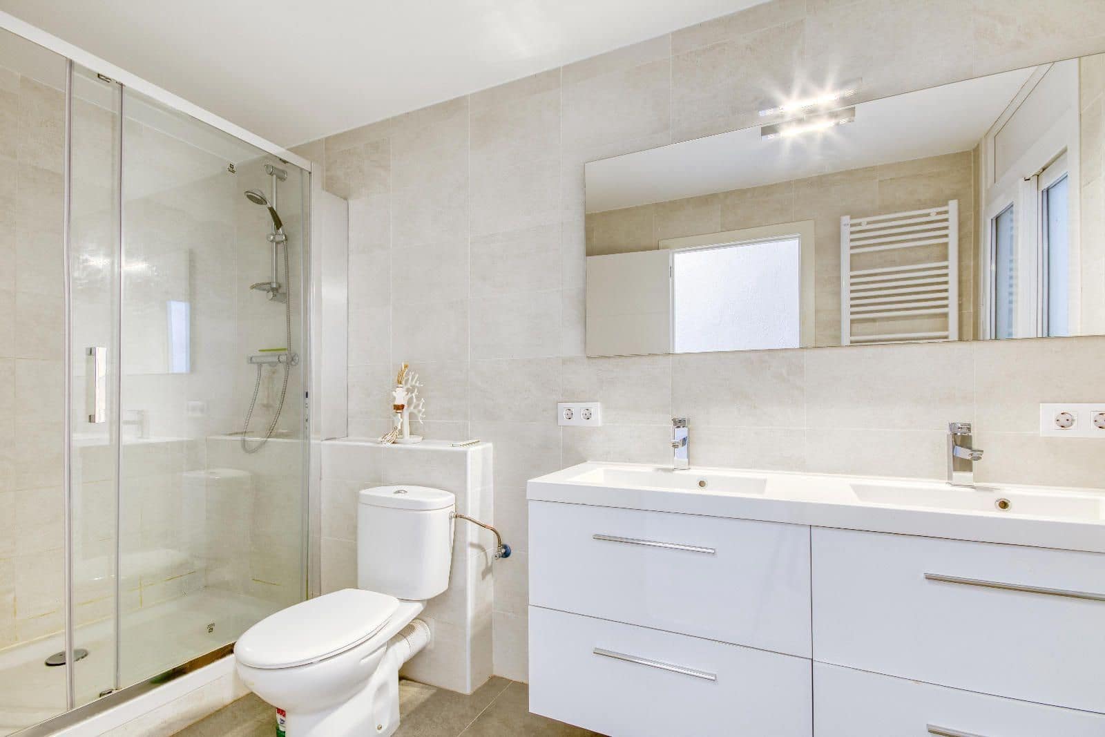 2 bedroom Flat for sale in Roses with garage - € 239,000 (Ref: 9311417)