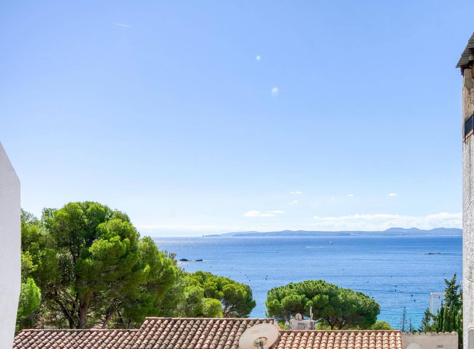 2 bedroom Flat for sale in Roses with garage - € 239,000 (Ref: 9311417)