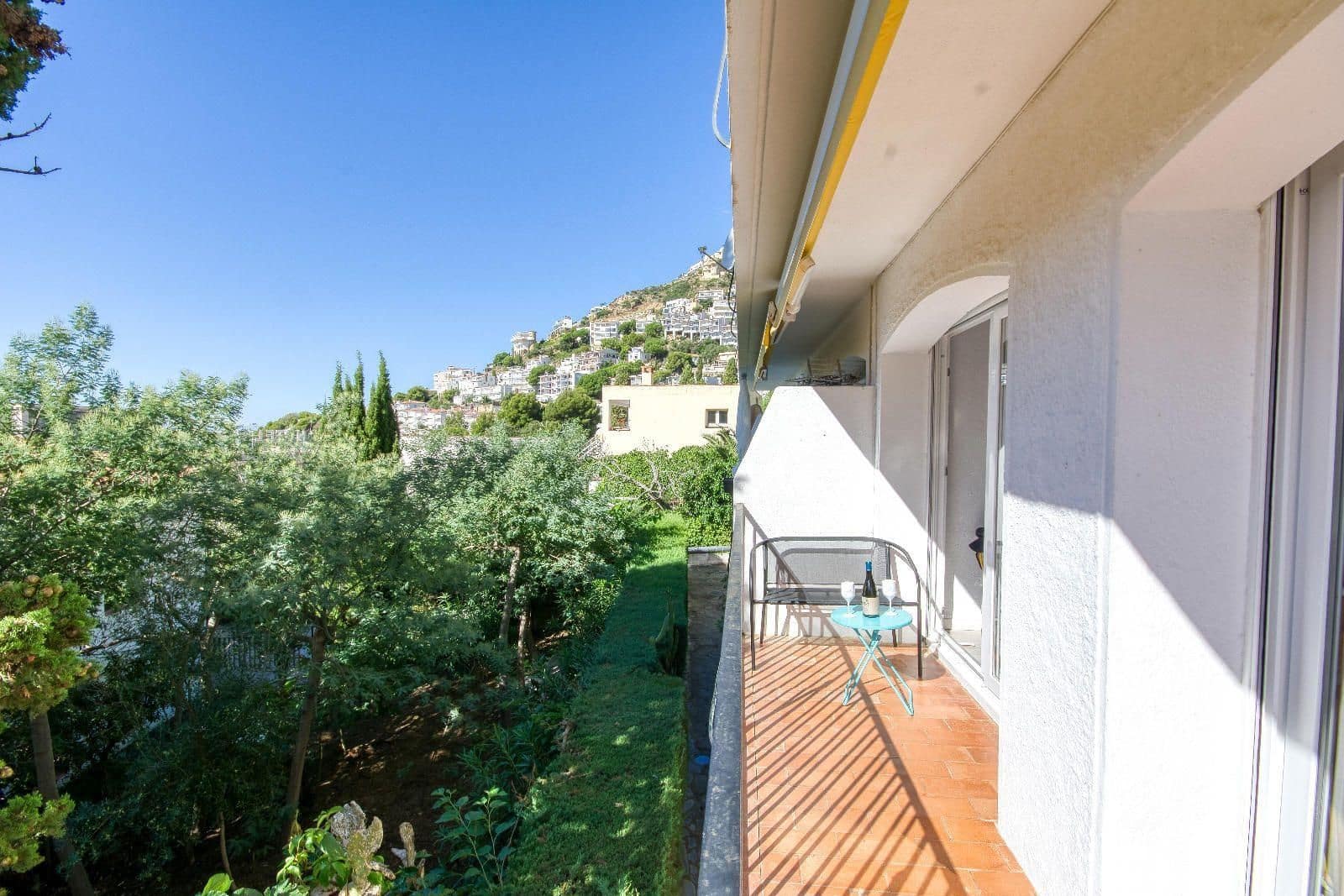 2 bedroom Flat for sale in Roses with garage - € 239,000 (Ref: 9311417)