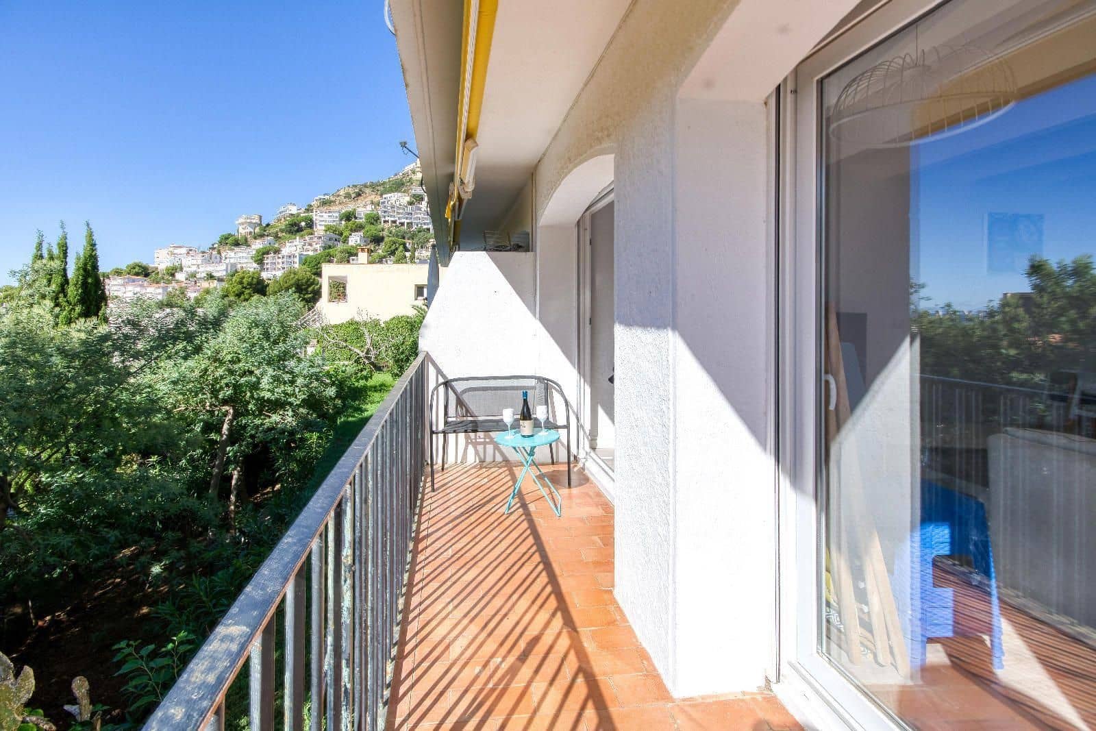 2 bedroom Flat for sale in Roses with garage - € 239,000 (Ref: 9311417)