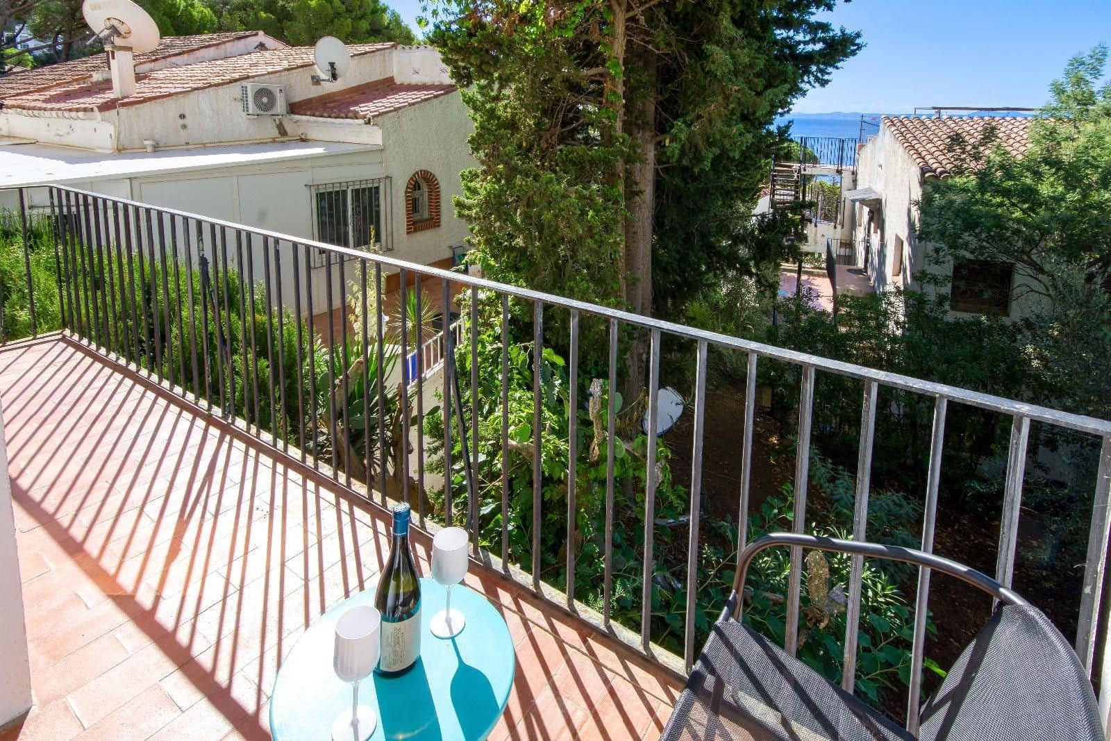 2 bedroom Flat for sale in Roses with garage - € 239,000 (Ref: 9311417)