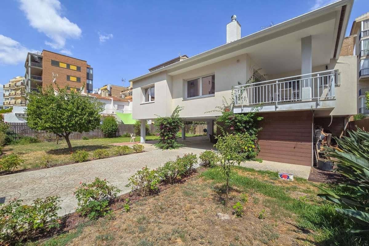 3 makuuhuone Huvila myytävänä paikassa Santa Margarida mukana 
autotalli - 695 000 € (Ref: 9314412)