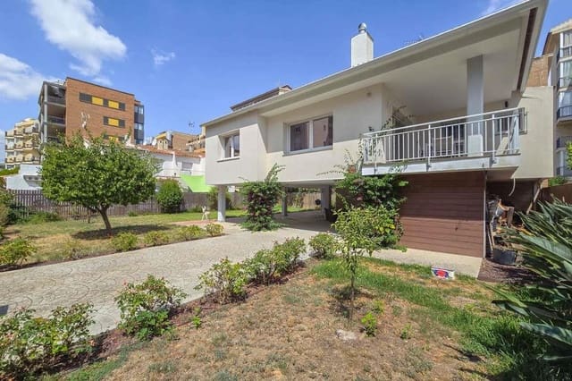 3 makuuhuone Huvila myytävänä paikassa Santa Margarida, Roses mukana 
autotalli - 695 000 € (Ref: 9314412)