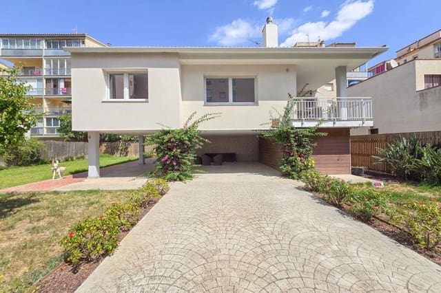 3 makuuhuone Huvila myytävänä paikassa Santa Margarida, Roses mukana 
autotalli - 695 000 € (Ref: 9314412)