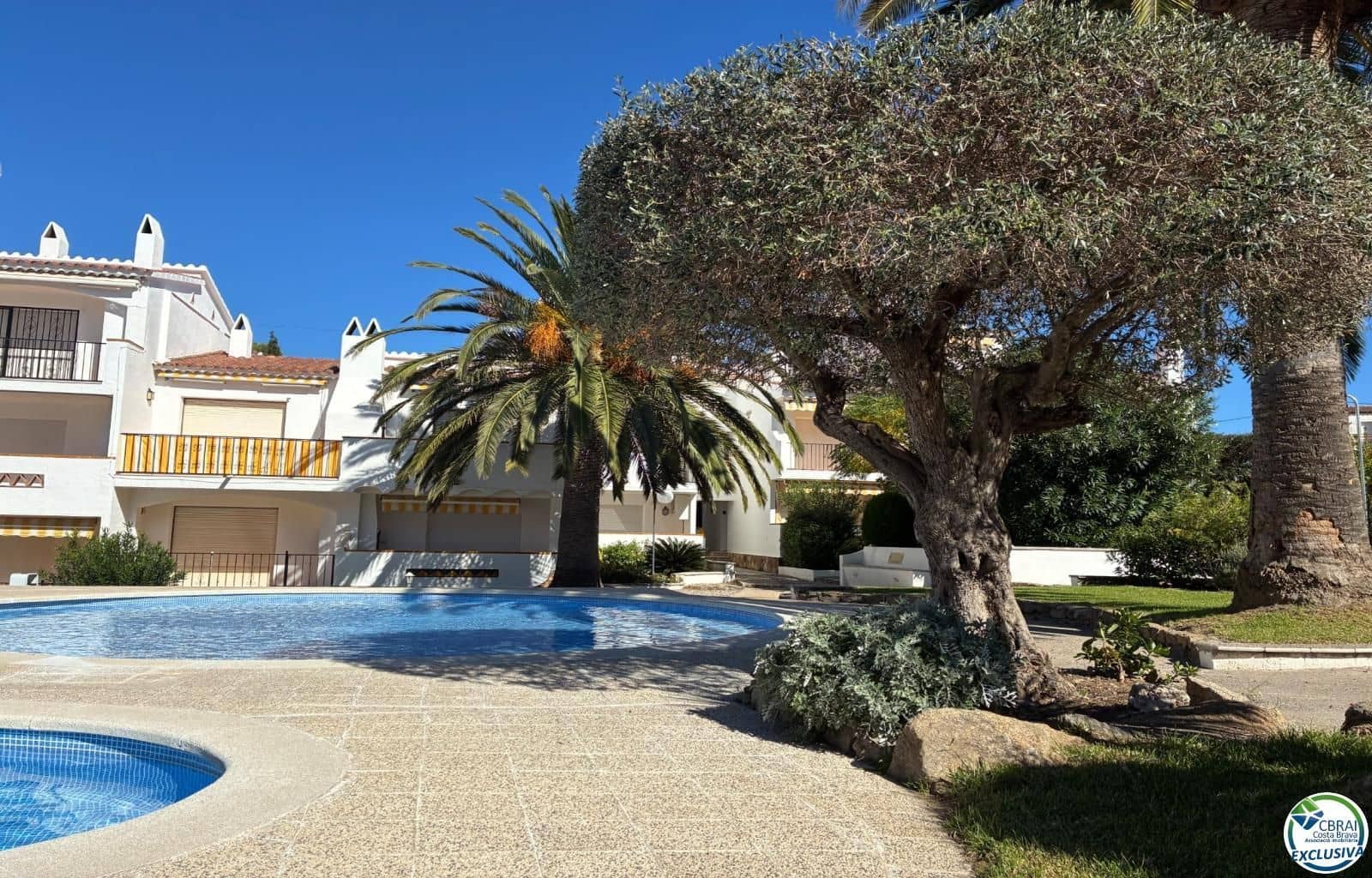 1 bedroom Flat for sale in Roses with pool garage - € 144,000 (Ref: 9331125)