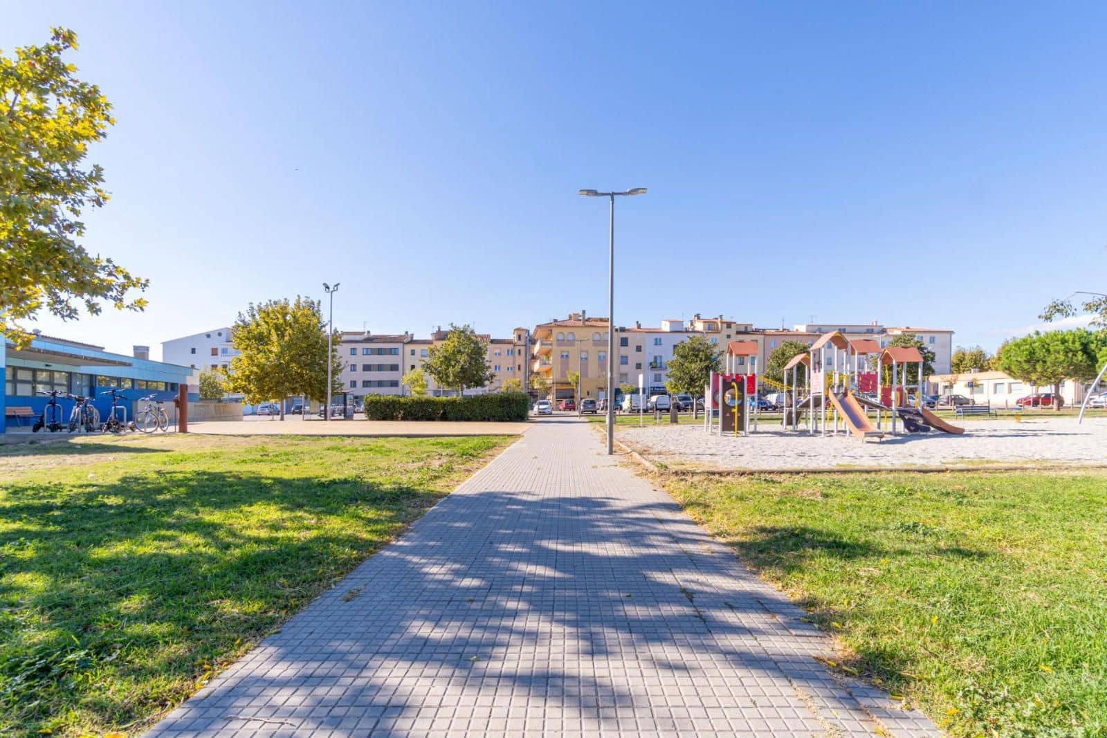 3 soveværelse Lejlighed til salg i Empuriabrava med garage - € 250.000 (Ref: 9360303)