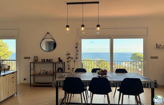 3 makuuhuone Asunto myytävänä paikassa Llançà mukana 
autotalli - 320 000 € (Ref: 9379999)