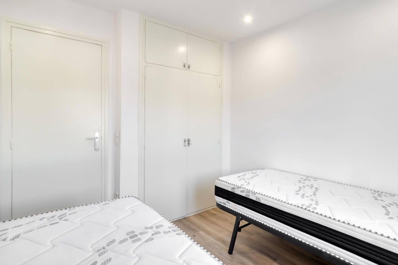 3 bedroom Flat for sale in Roses with pool - € 215,000 (Ref: 9427906)