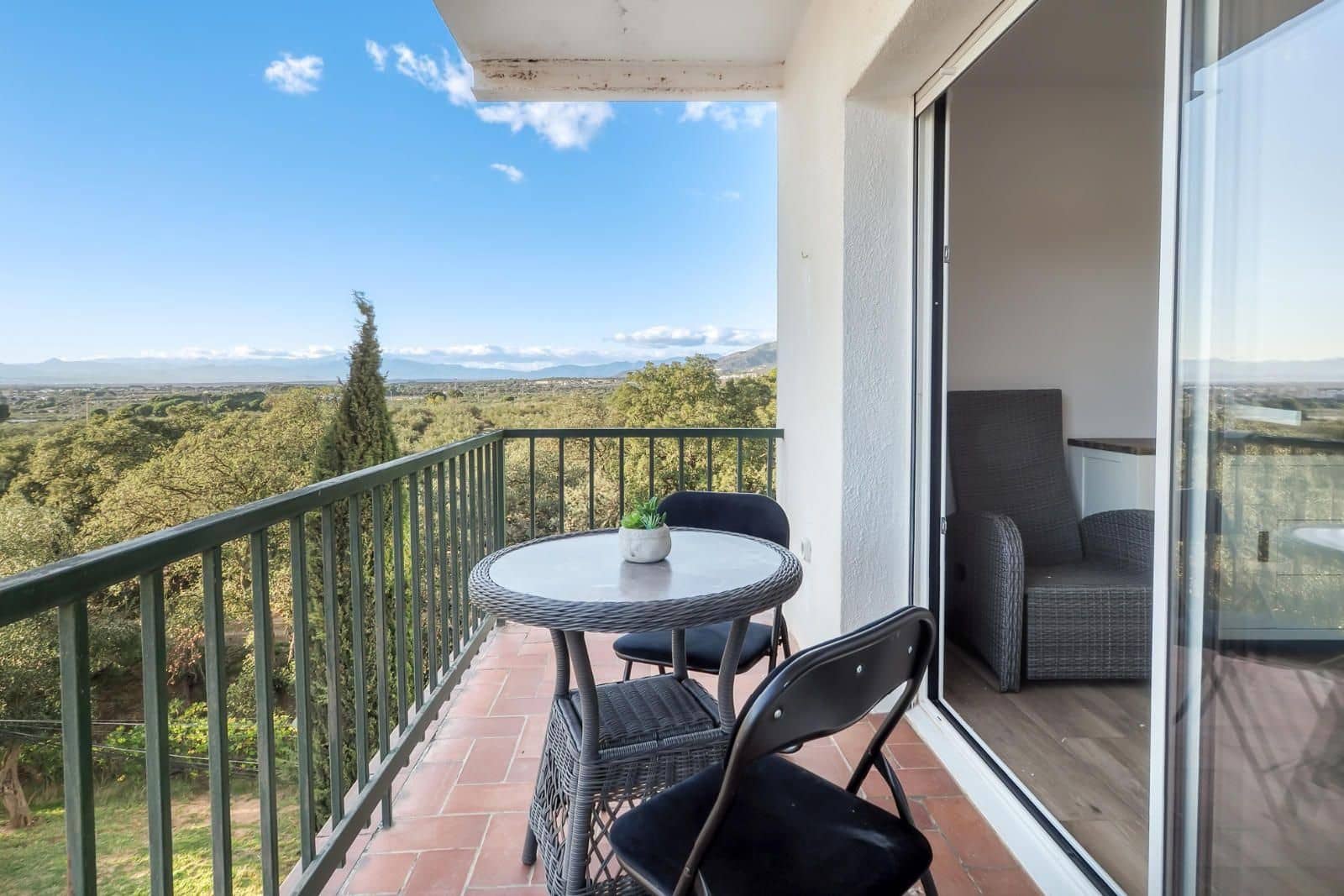 3 bedroom Flat for sale in Roses with pool - € 215,000 (Ref: 9427906)