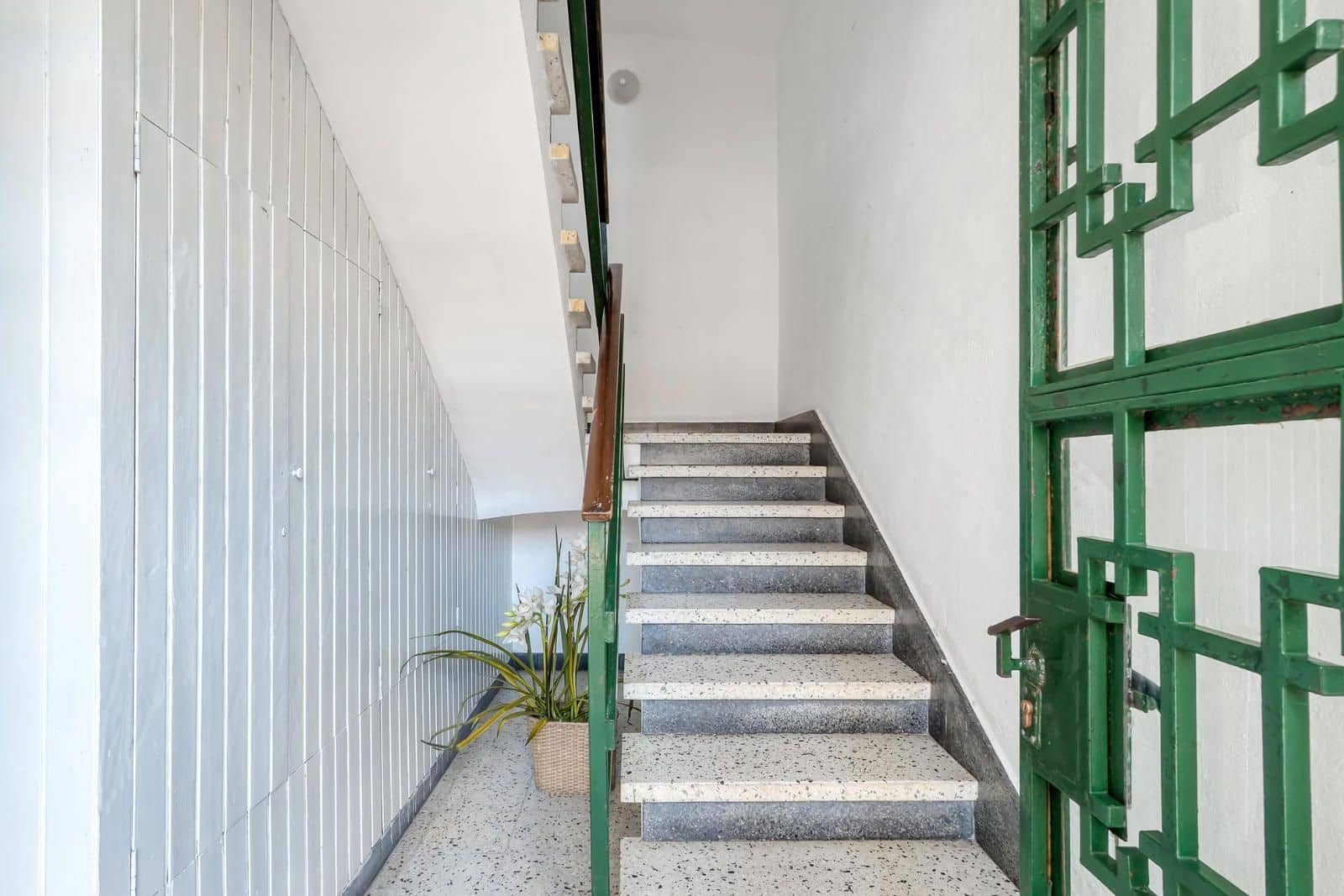 3 bedroom Flat for sale in Roses with pool - € 215,000 (Ref: 9427906)