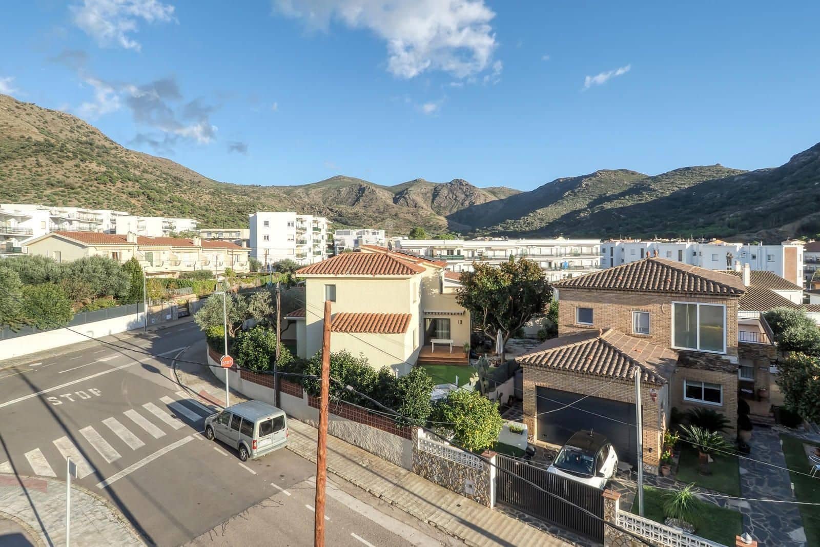 3 bedroom Flat for sale in Roses with pool - € 215,000 (Ref: 9427906)