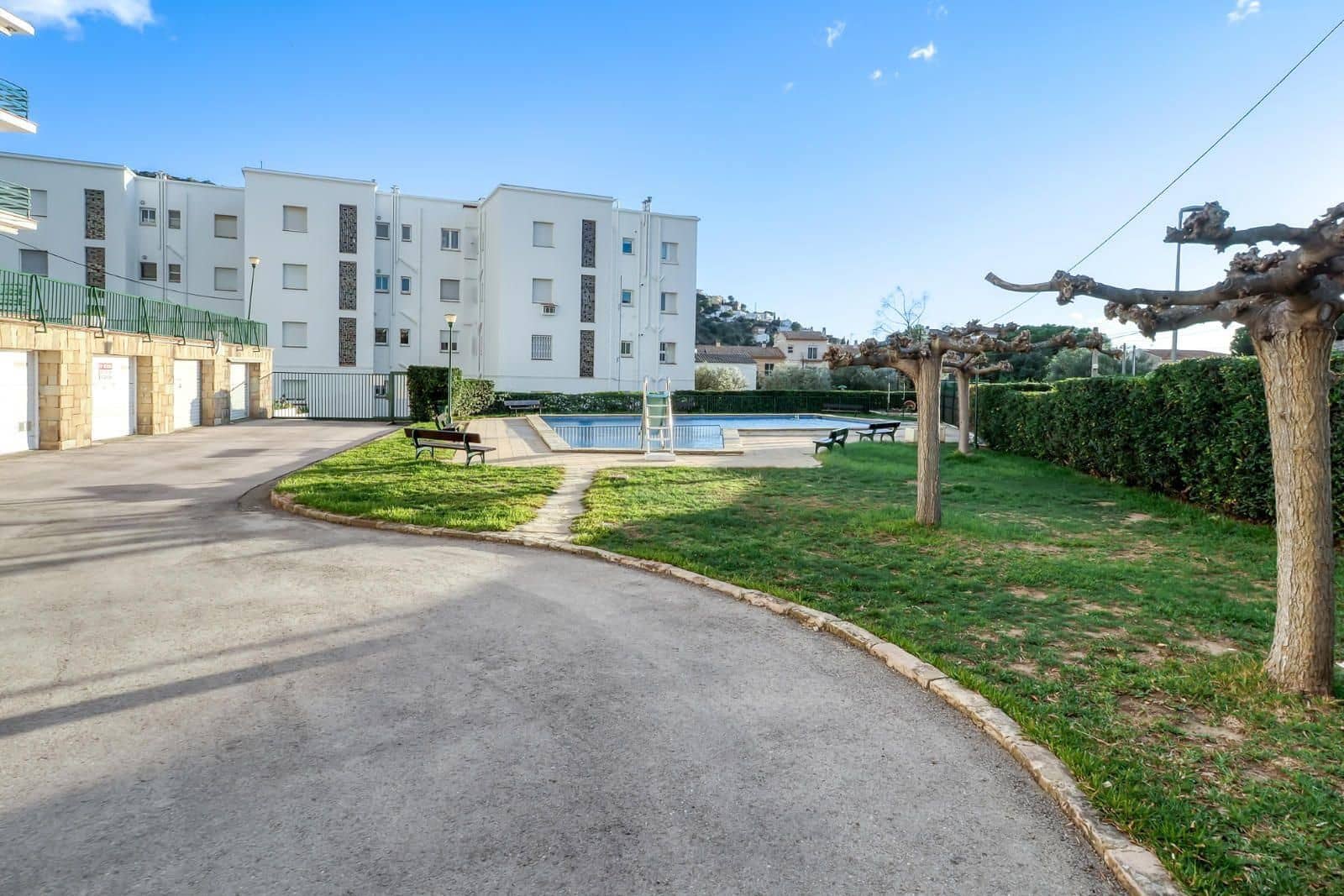 3 bedroom Flat for sale in Roses with pool - € 215,000 (Ref: 9427906)