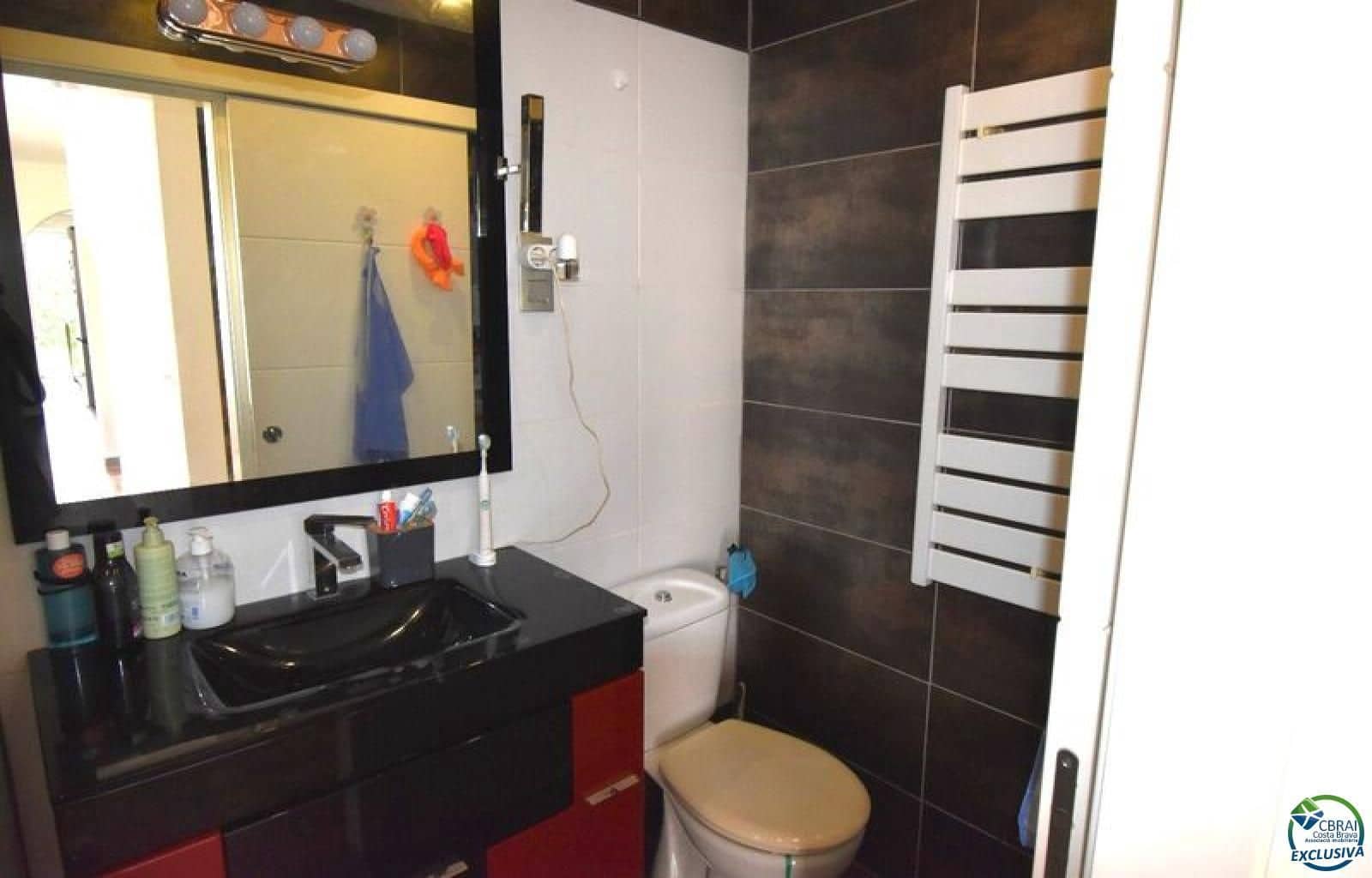 2 makuuhuone Huvila myytävänä paikassa Empuriabrava - 395 000 € (Ref: 9431924)