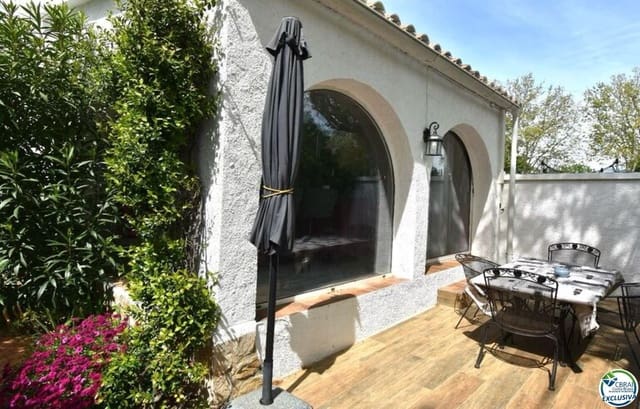 2 bedroom Villa for sale in Empuriabrava, Castelló d'Empúries - € 395,000 (Ref: 9431924)