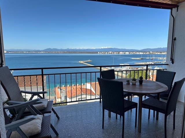 1 bedroom Flat for sale in Roses with garage - € 255,000 (Ref: 9432390)