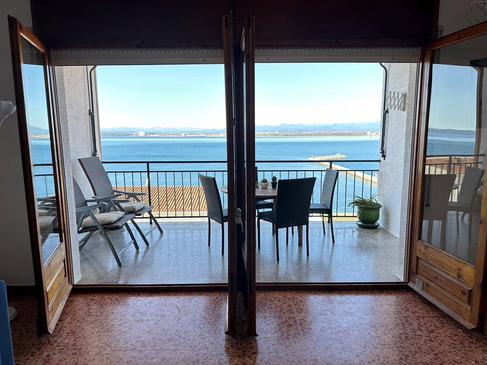 1 bedroom Flat for sale in Roses with garage - € 255,000 (Ref: 9432390)