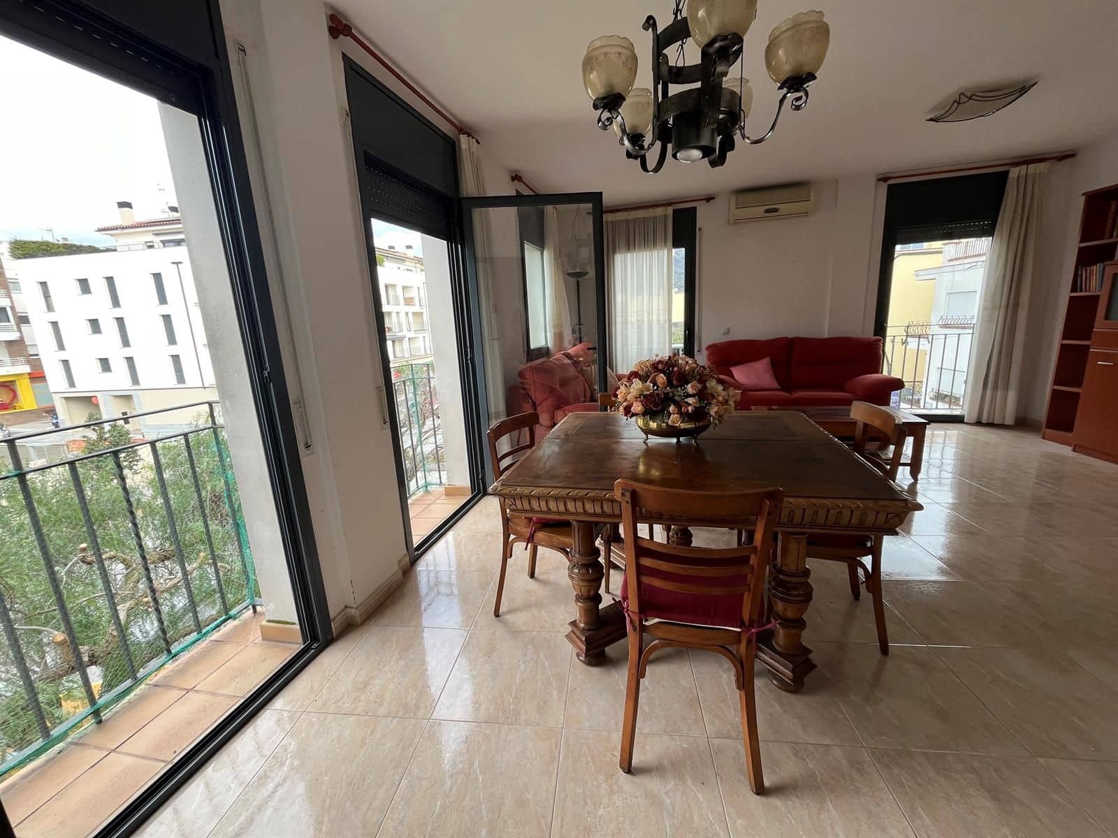 3 bedroom Flat for sale in Roses - € 287,000 (Ref: 9432391)