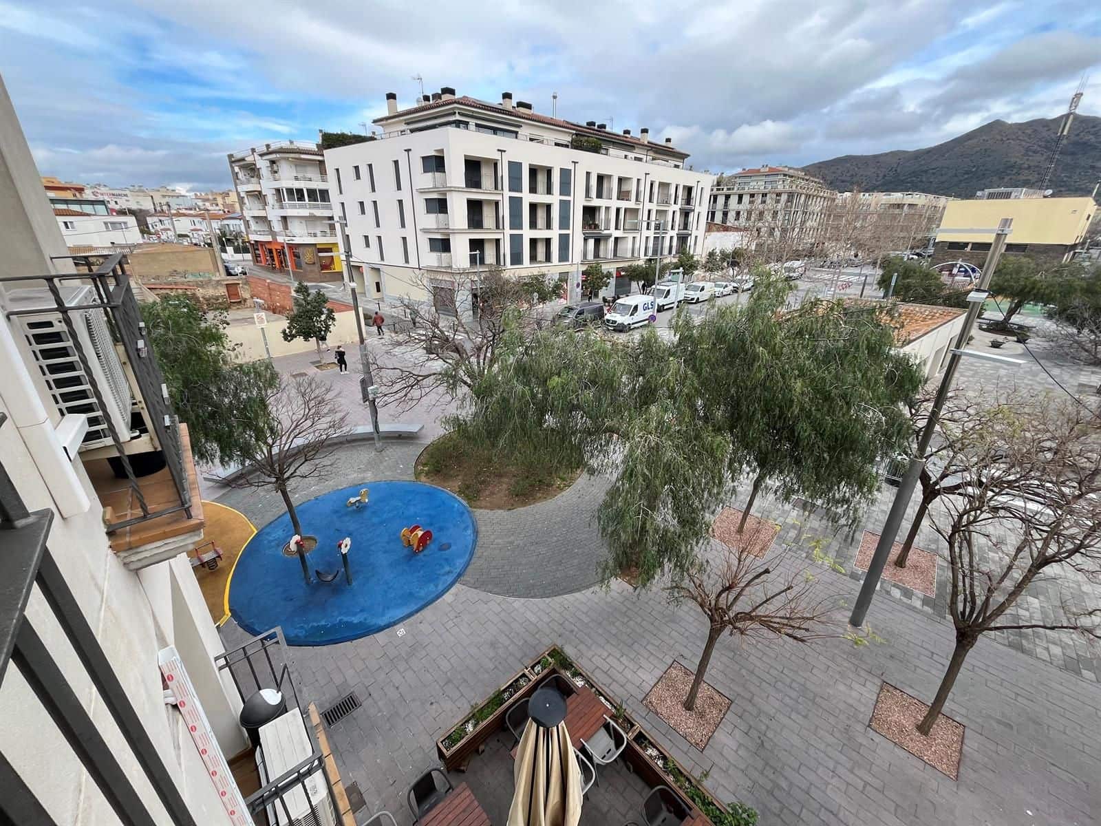 3 bedroom Flat for sale in Roses - € 287,000 (Ref: 9432391)