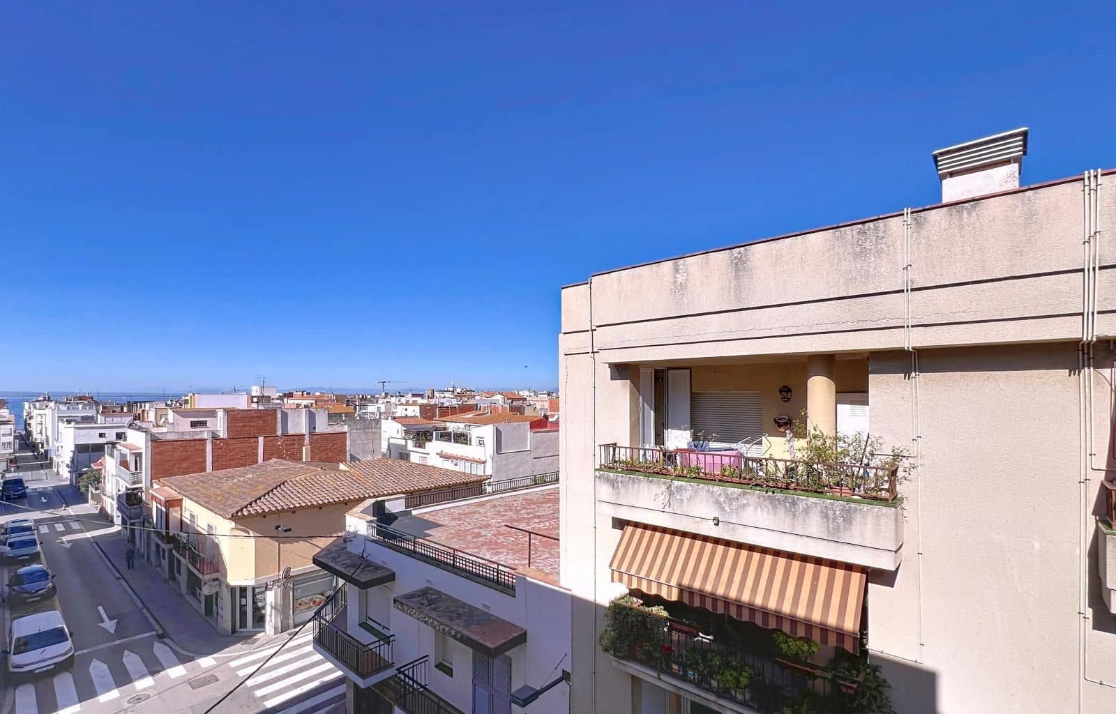 3 bedroom Flat for sale in Roses - € 185,000 (Ref: 9435178)