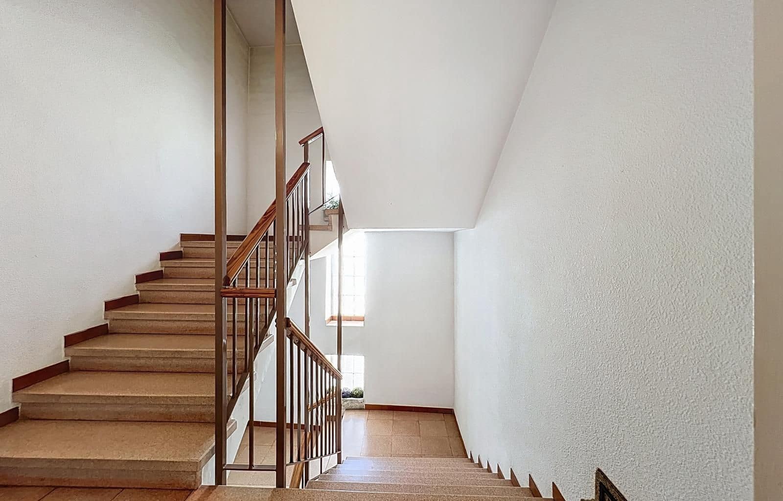 3 bedroom Flat for sale in Roses - € 185,000 (Ref: 9435178)