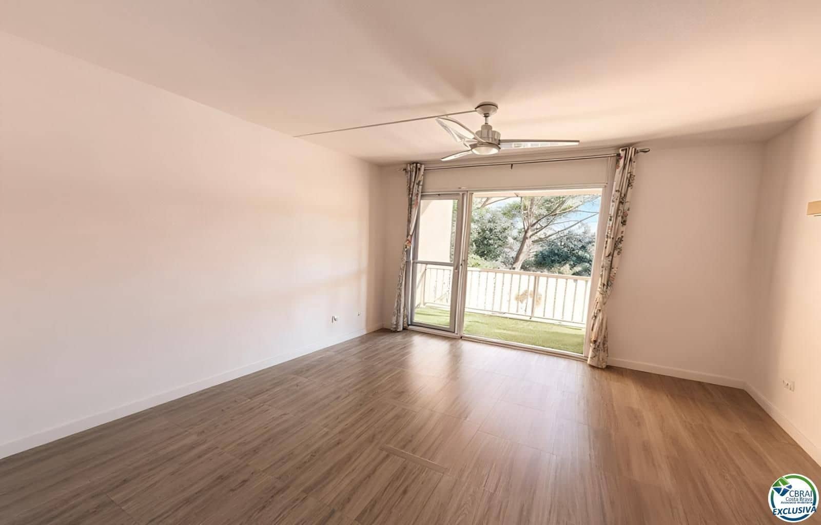 Flat for sale in Pals with pool garage - € 119,000 (Ref: 9435179)