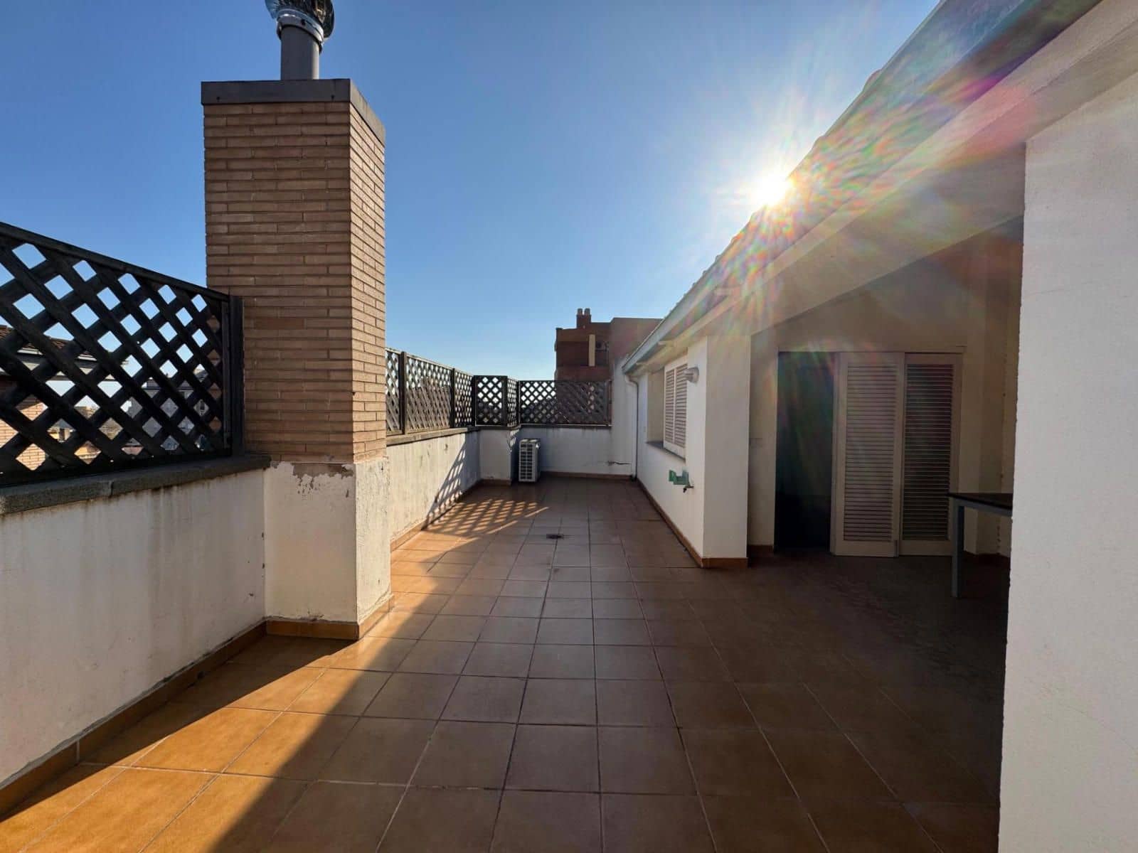 Piso de 3 habitaciones en Figueres en venta - 295.000 € (Ref: 9436372)