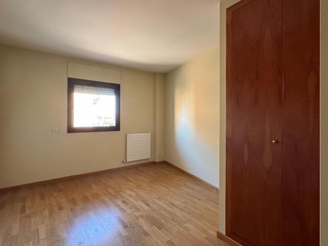 Piso de 3 habitaciones en Figueres en venta - 295.000 € (Ref: 9436372)