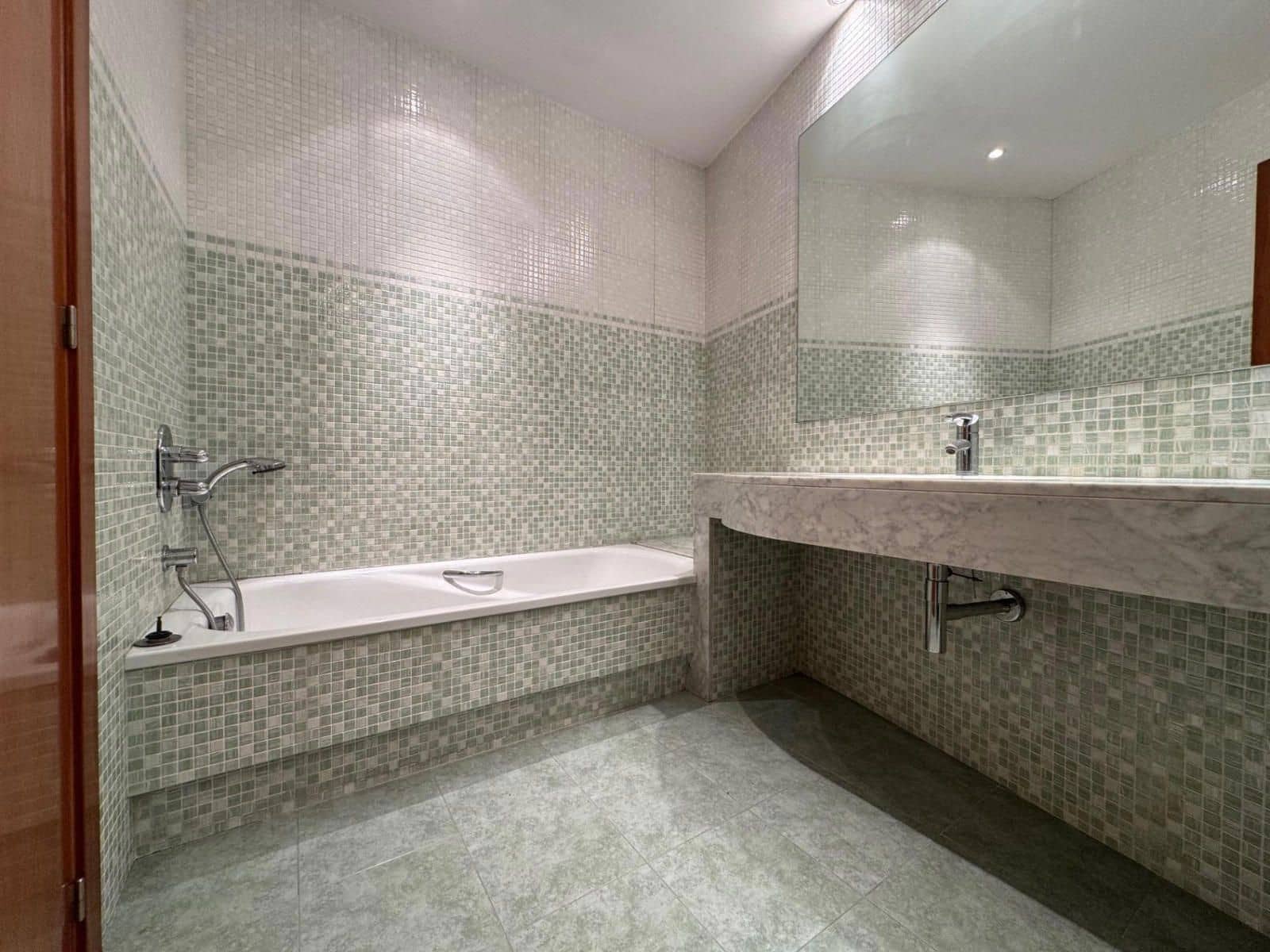 Piso de 3 habitaciones en Figueres en venta - 295.000 € (Ref: 9436372)