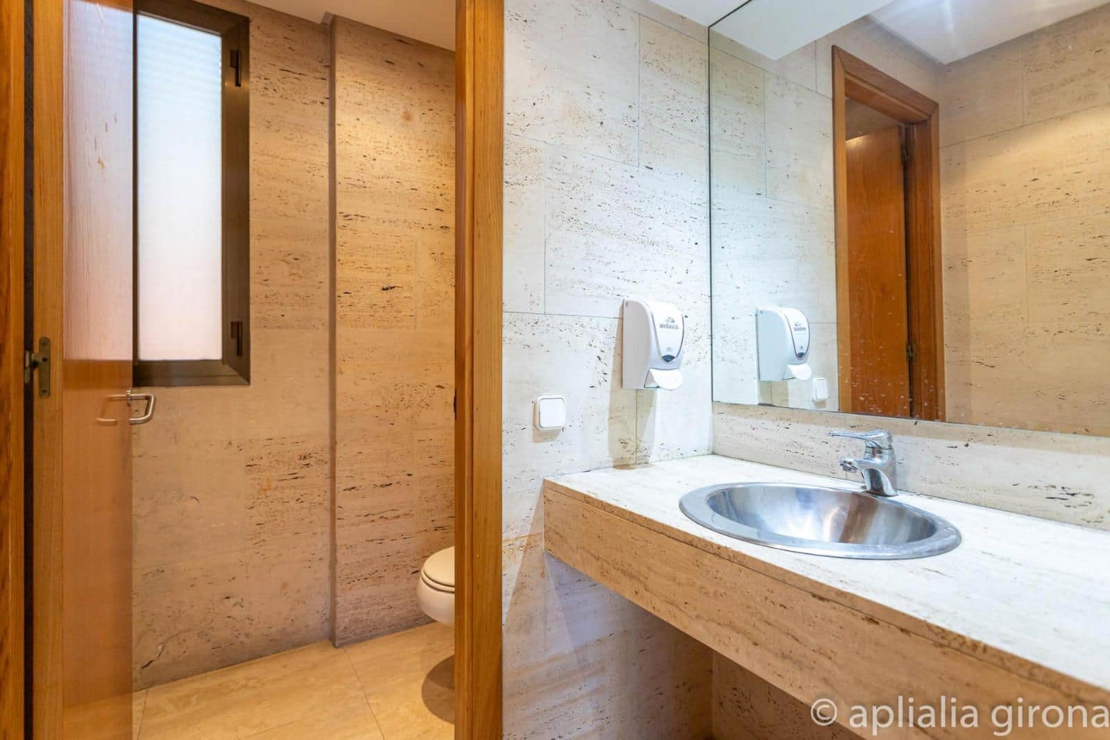 Erhverv til salg i Girona by - € 130.000 (Ref: 9452426)