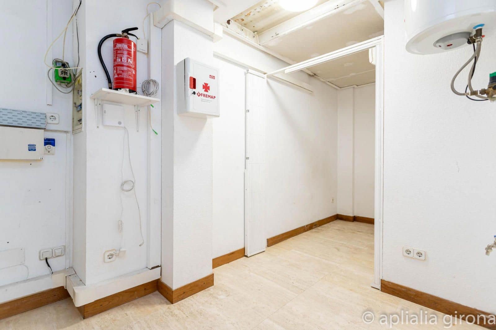 Erhverv til salg i Girona by - € 130.000 (Ref: 9452426)