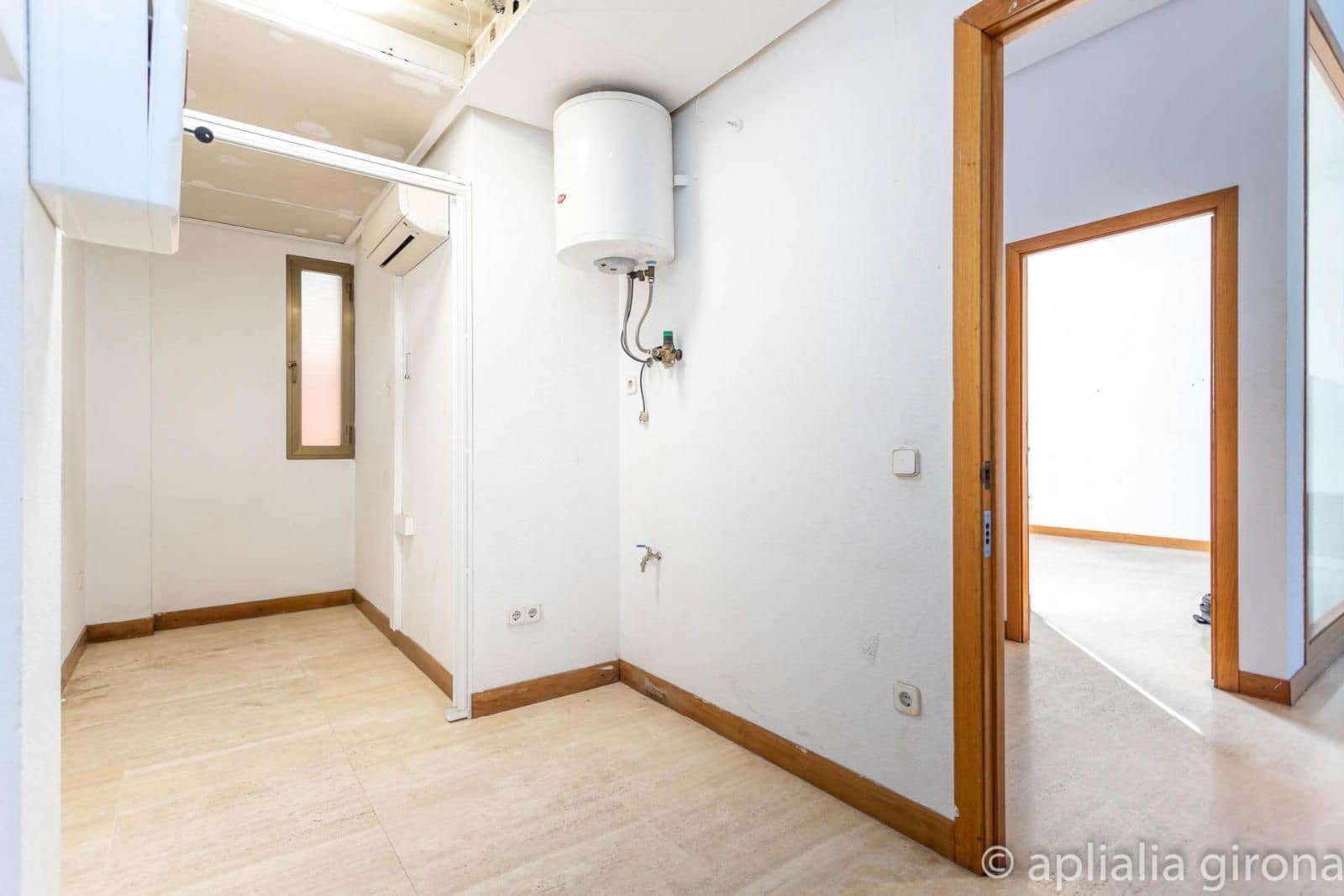 Erhverv til salg i Girona by - € 130.000 (Ref: 9452426)