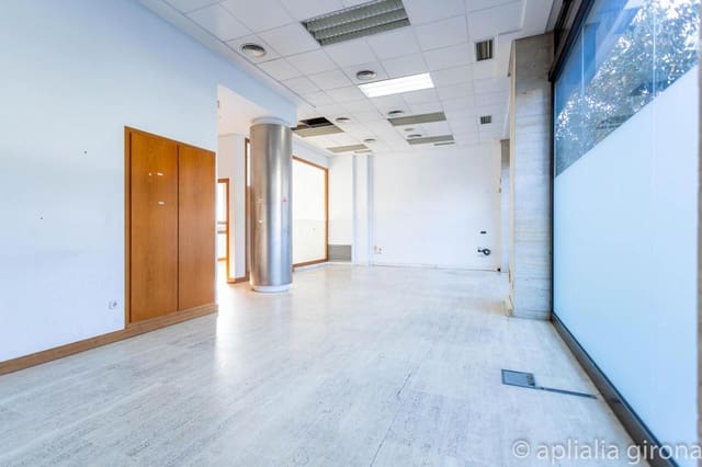 Erhverv til salg i Girona by - € 130.000 (Ref: 9452426)